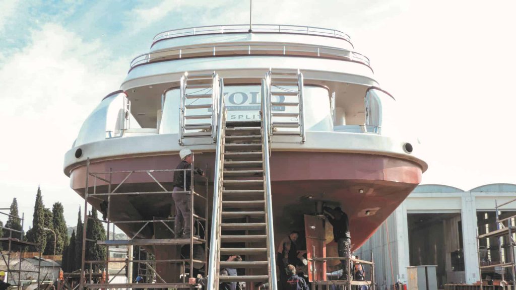 Iskra-shipyard-Sibenik-boat-back-side-01